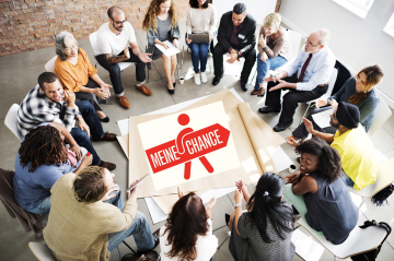 15 Menschen im Sesselkreis